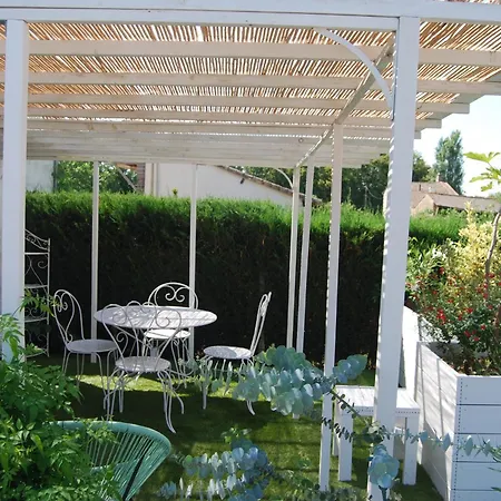 Ema Apartamento Montjean (Charente)